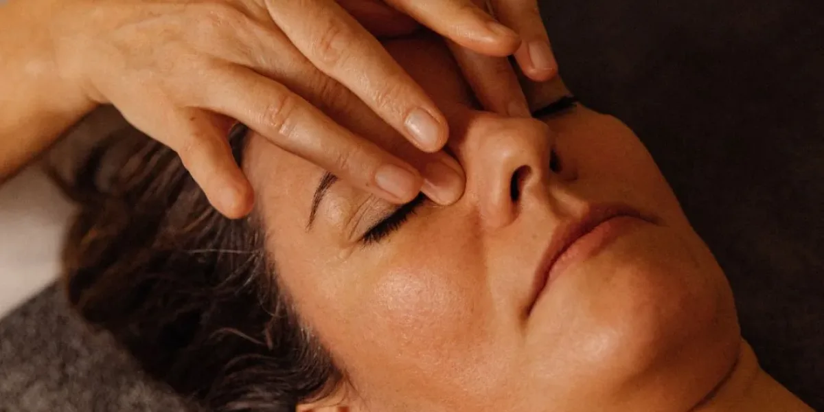 MASSAGGIO VISO RAMAYOGA